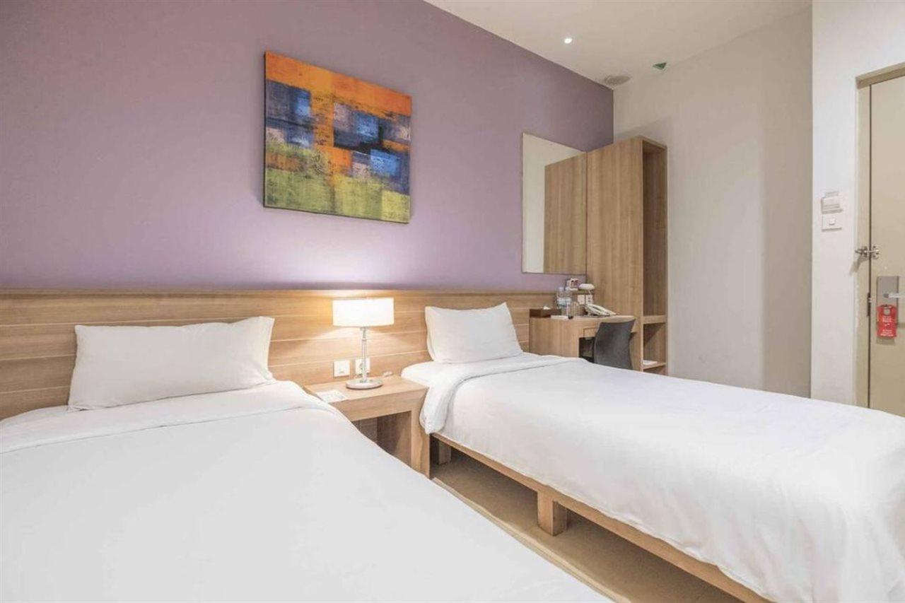 Aswin Hotel And Spa Макасар Екстериор снимка