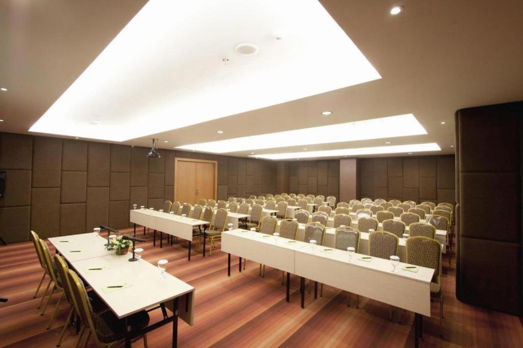 Aswin Hotel And Spa Макасар Екстериор снимка