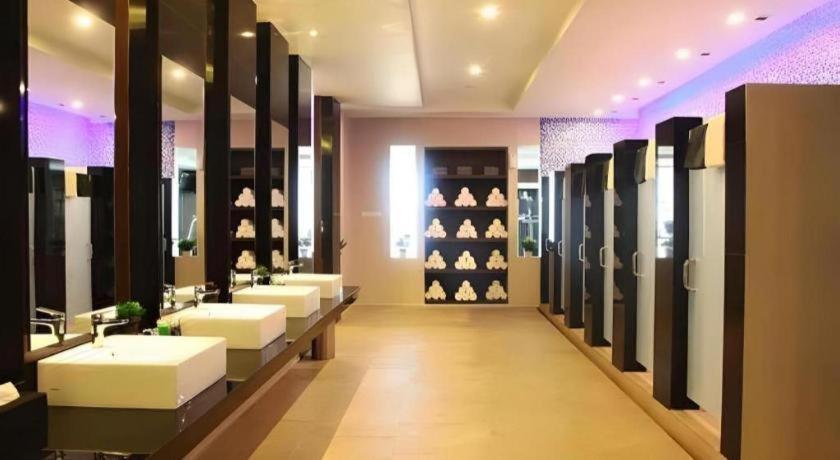 Aswin Hotel And Spa Макасар Екстериор снимка