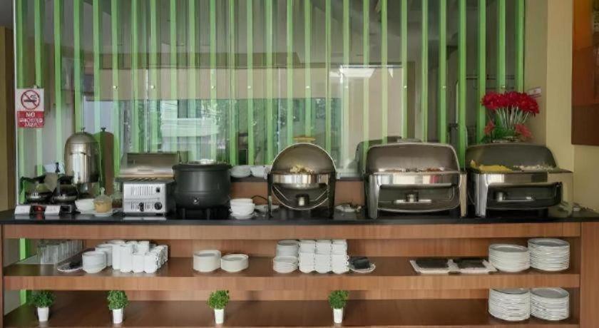 Aswin Hotel And Spa Макасар Екстериор снимка