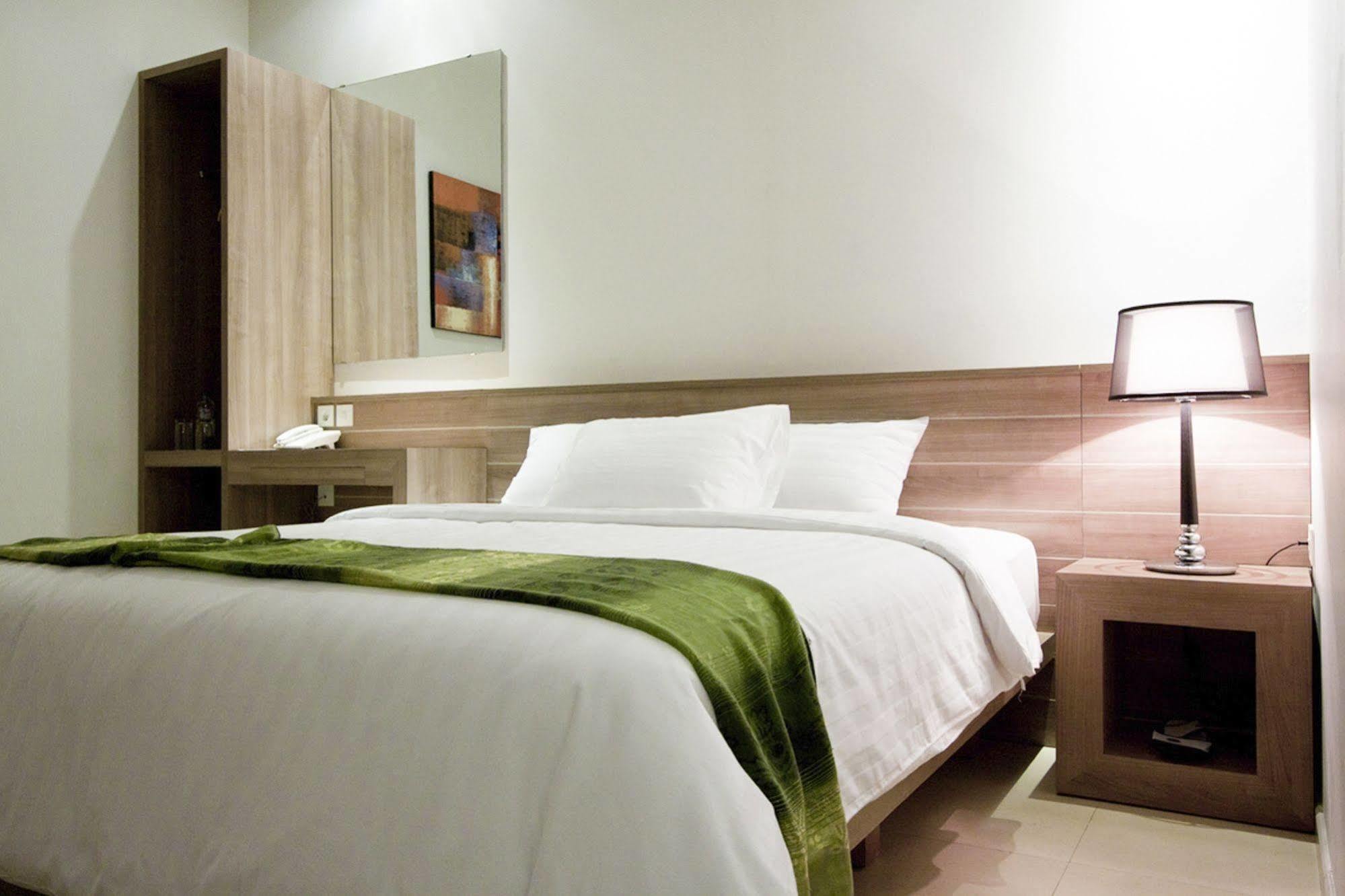 Aswin Hotel And Spa Макасар Екстериор снимка