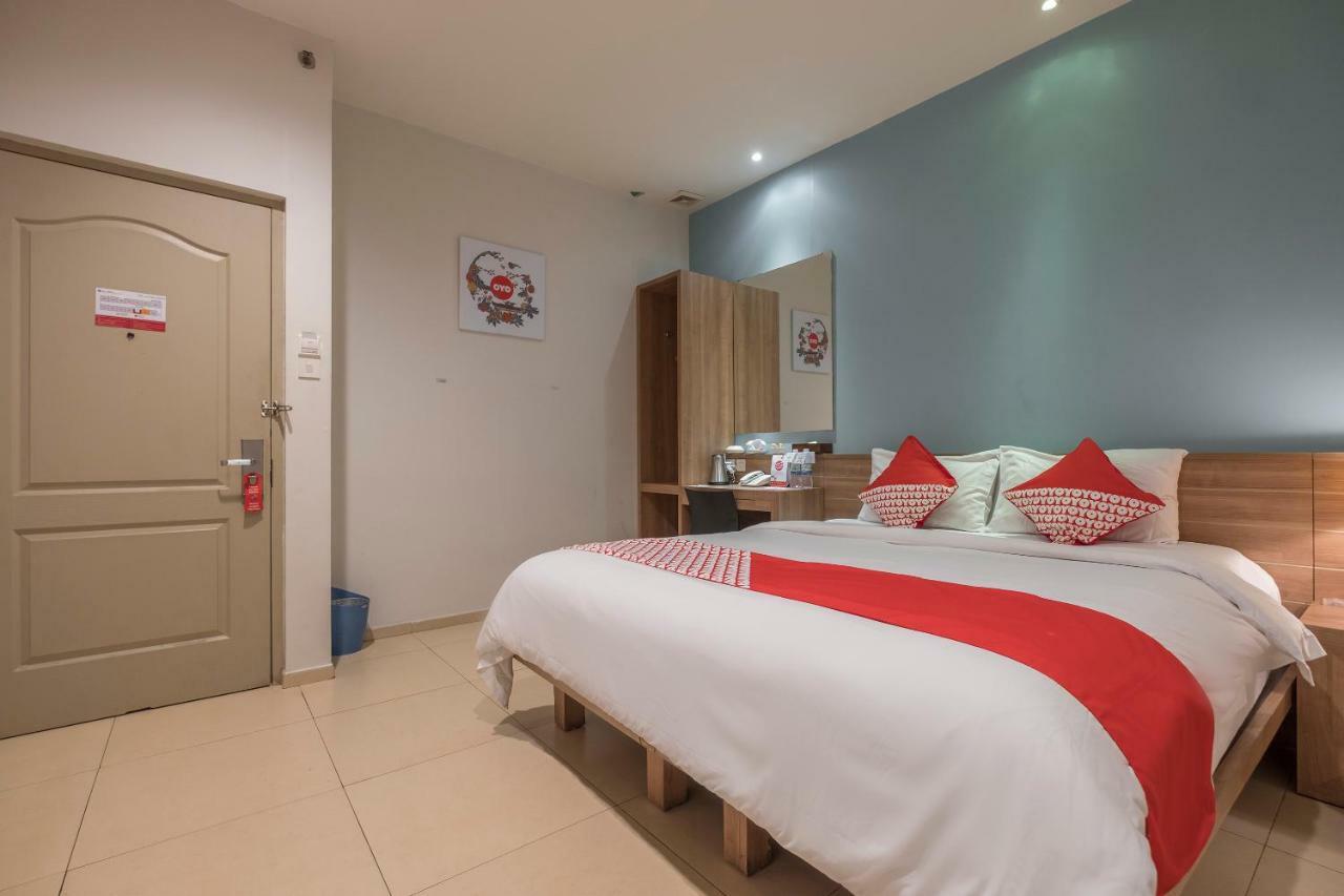 Aswin Hotel And Spa Макасар Екстериор снимка