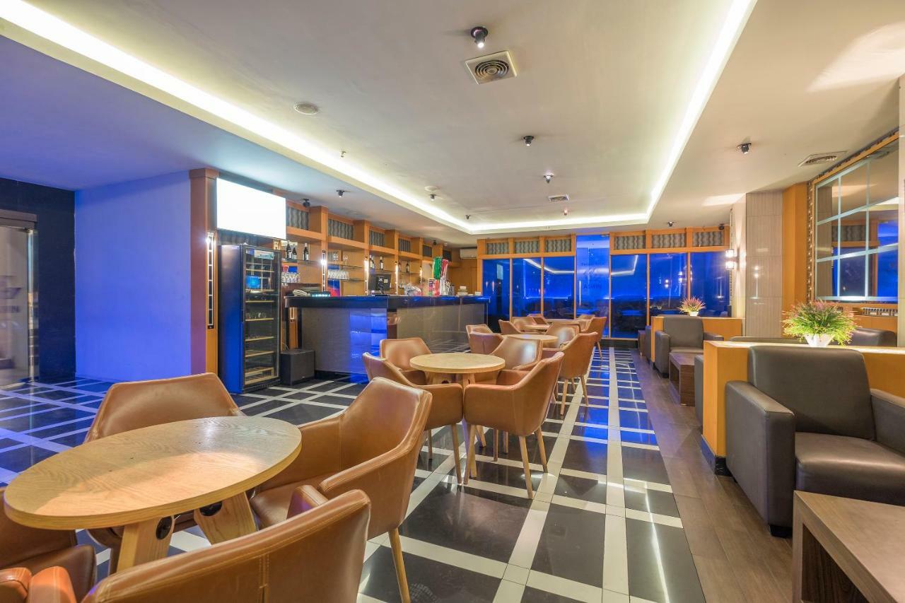 Aswin Hotel And Spa Макасар Екстериор снимка